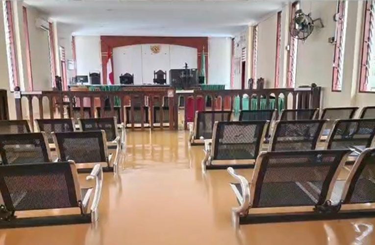 Banjir Menerjang Pengadilan Negeri Sibolga, Proses Sidang Terpaksa Ditunda
